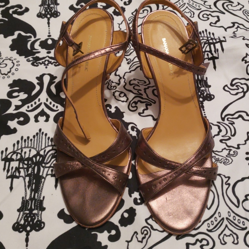 Banana Republic bronze heels